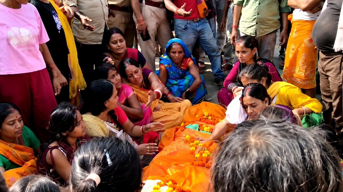 Homem morto durante briga de lavagem de carros em Patna; família protesta com o corpo da vítima