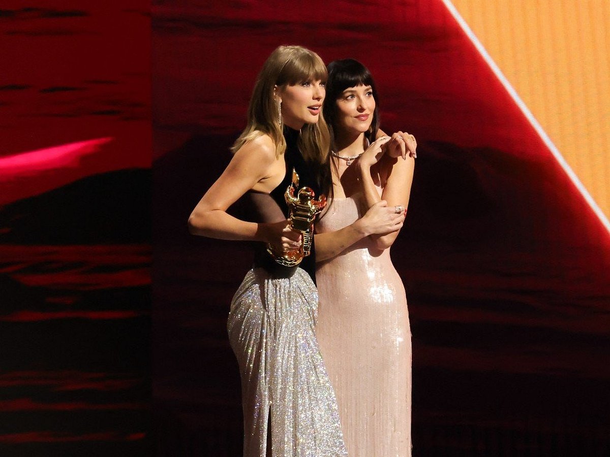 MTV VMAs 2026: Taylor Swift estreia o vídeo de Patient Zero e recebe novo prêmio de direção de Dakota Johnson