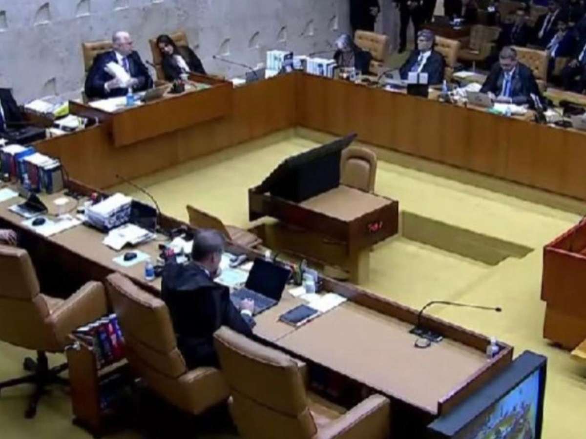 STF tem sessão presencial esvaziada um dia após bate-boca entre ministros em julgamento de Moraes