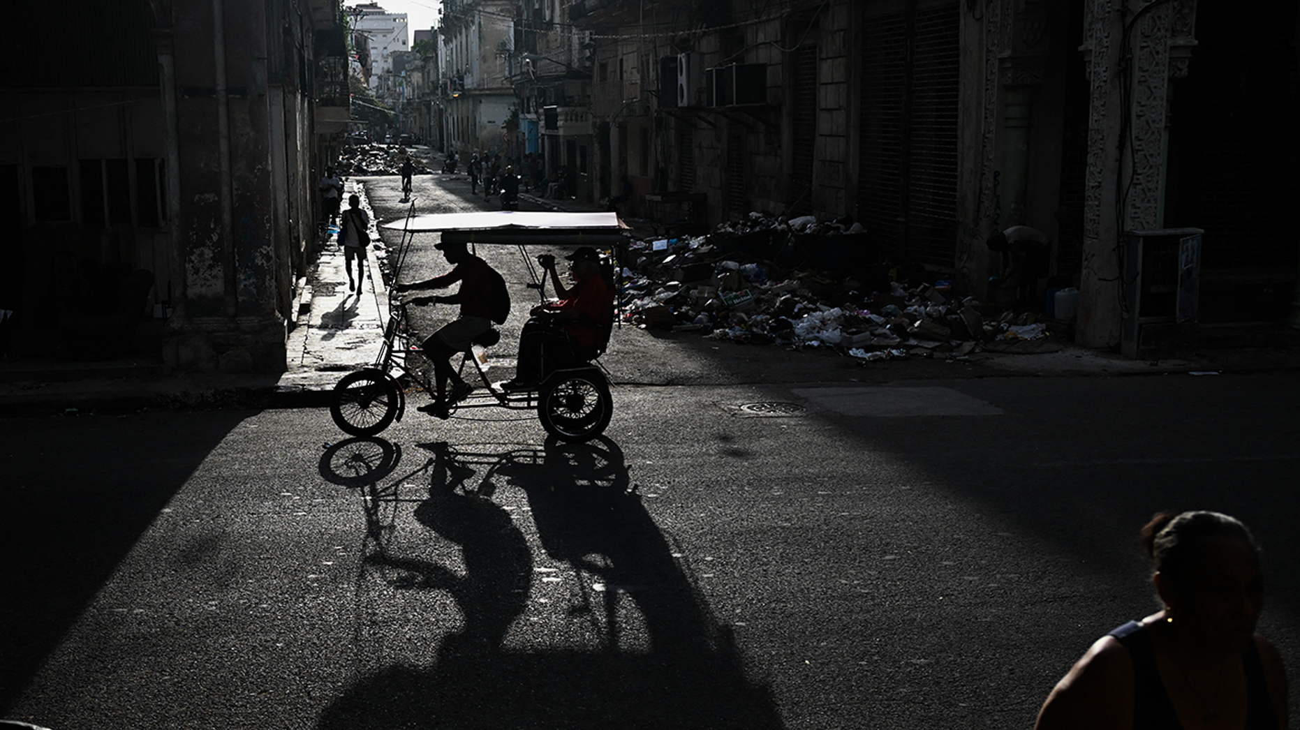 Cuba mergulha no apagão total enquanto a rede elétrica colapsa novamente, Embaixada dos EUA alerta
