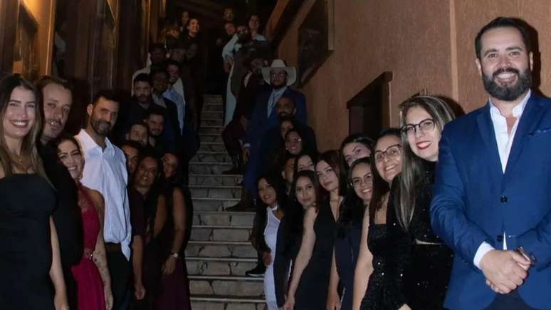 Casamento coletivo reúne 24 trisais em cerimônia simbólica no RJ
