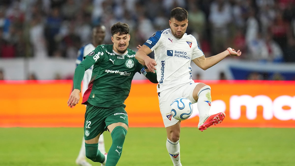 Palmeiras se acovarda, leva virada da LDU, mas se classifica nos pênaltis graças a Carlos Miguel