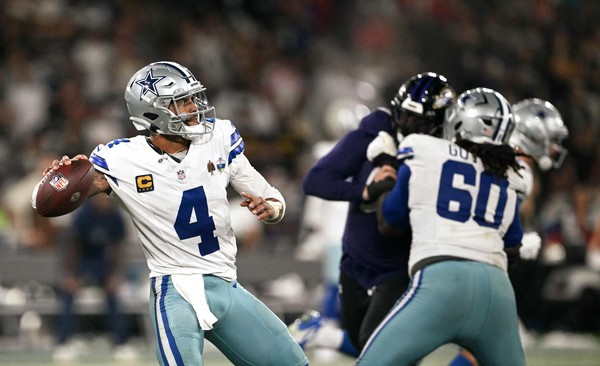 Jogador dos Cowboys critica caricatura em mosaico feito pela NFL no Maracanã: 'Ficou terrível'
