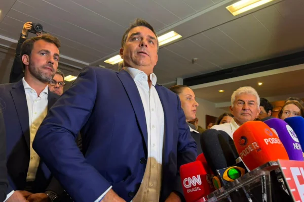 Flávio é aconselhado a evitar novos anúncios de futura equipe de governo