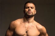 Imagem da matéria: Quem é Vitor Gadelha, ator e modelo de filme erótico com Marisa Orth
