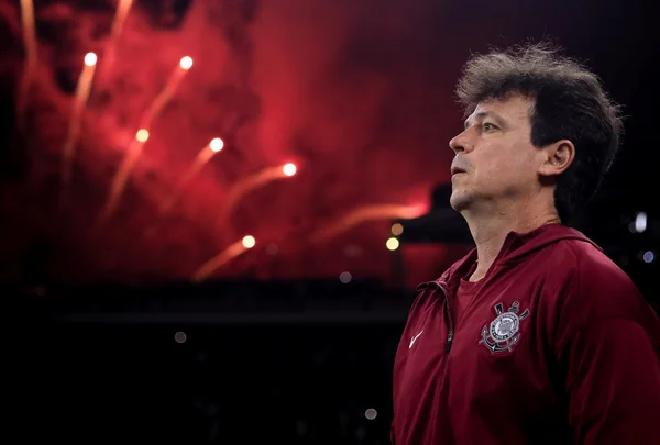 Corinthians: Diniz lamenta eliminação e fala sobre pênalti de Memphis - destaque galeria