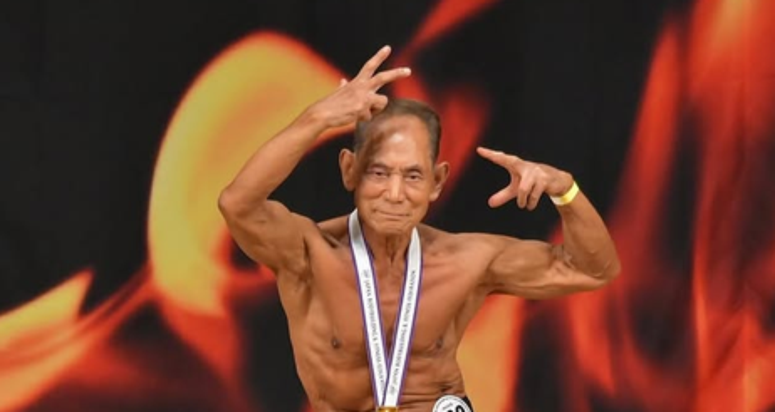 Toshisuke Kanazawa come&ccedil;ou a competir na juventude e agora, aos 90 anos, segue na ativa