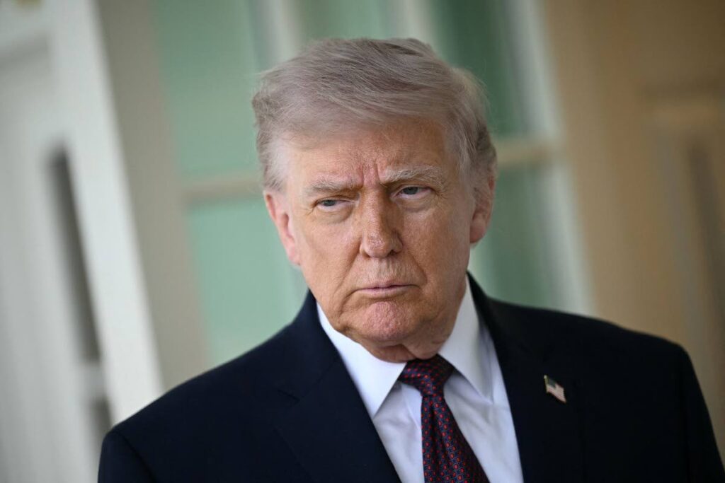Trump diz que CNN, MS NOW e Politico foram banidos da Casa Branca