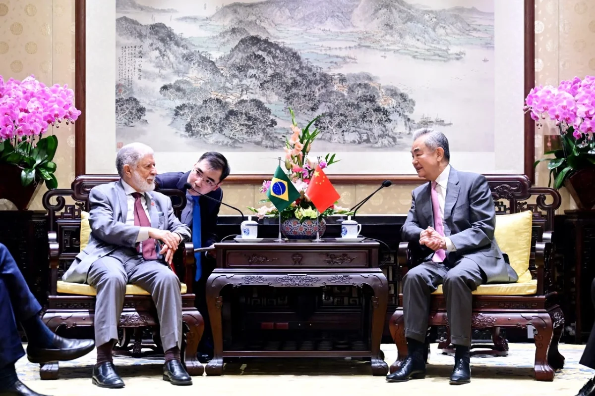 Celso Amorim e Wang Yi, assessor de Lula e chanceler da China