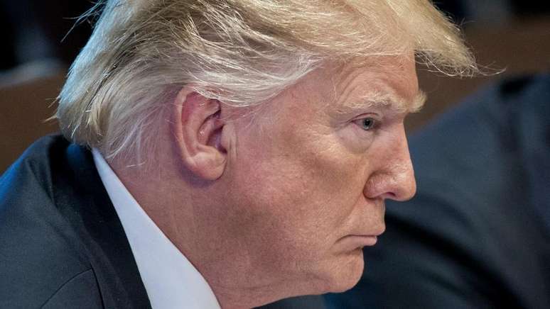 Por que Trump intensificou disputa com a imprensa ao barrar jornalistas da Casa Branca