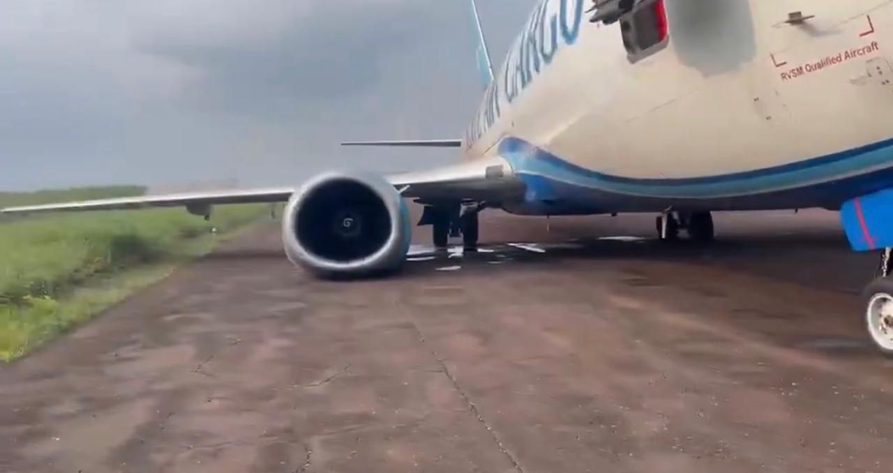 Investigadores congoleses apuram colapso do trem de pouso de um cargueiro 737-300