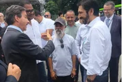 Delegado Roberto Monteiro, cumprimento prefeito Ricardo Nunes, ao lado de Moleque, do Sindmotoristas