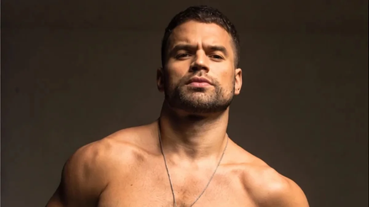 Quem é Vitor Gadelha, ator e modelo de filme erótico com Marisa Orth