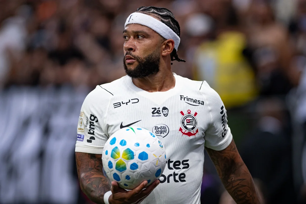 Veja reação da torcida do Corinthians após pênalti perdido por Depay