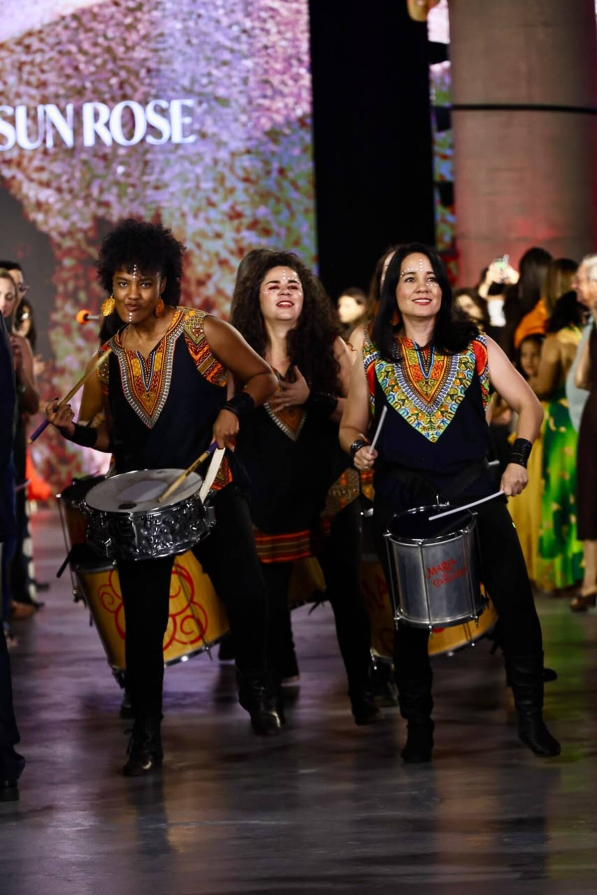 Victor Dzenk, Sun Rose e Almacor levam diversidade ao Metrópoles Catwalk