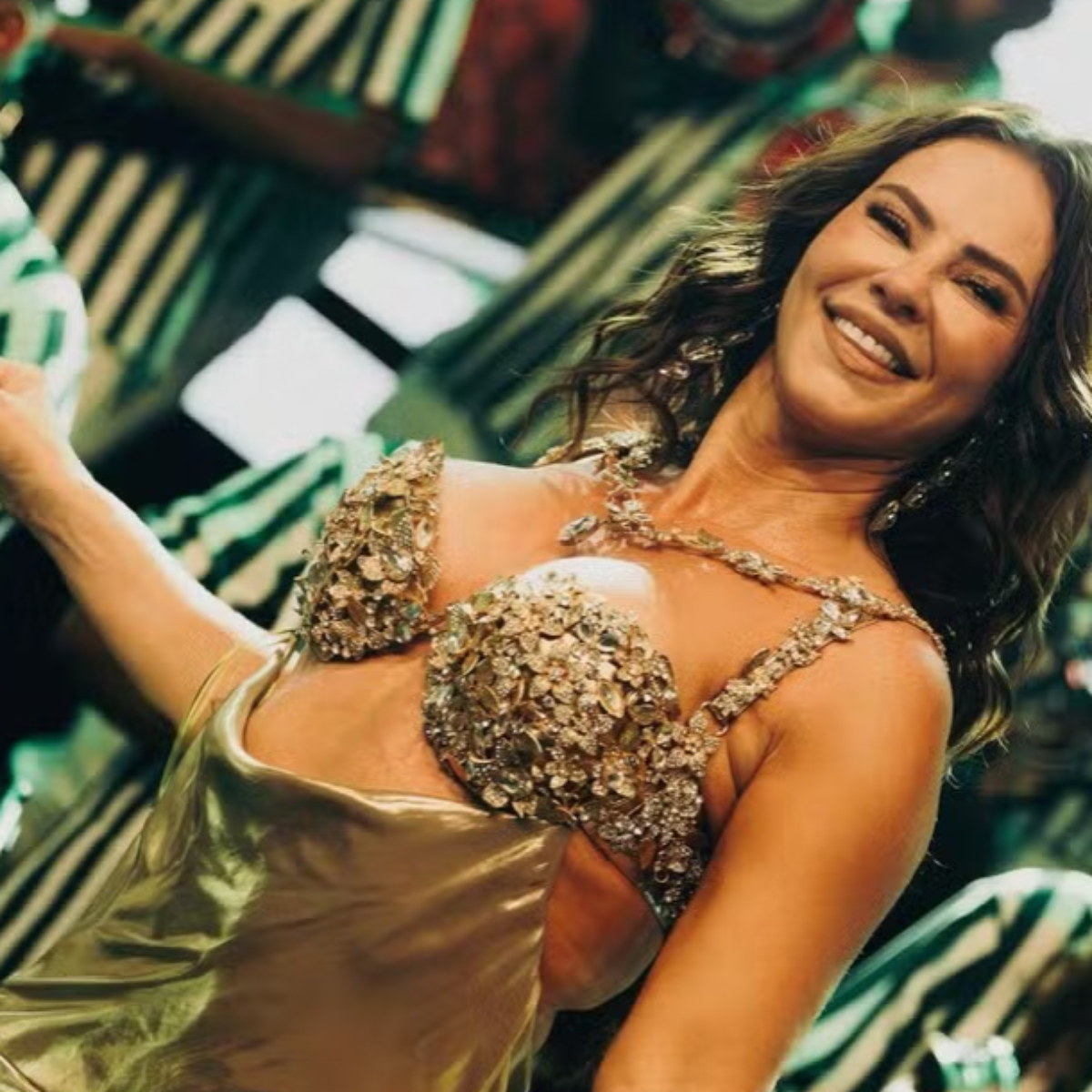 Paolla Oliveira curte nova fase como rainha de bateria da Imperatriz Leopoldinense e comenta sobre coroação na nova escola