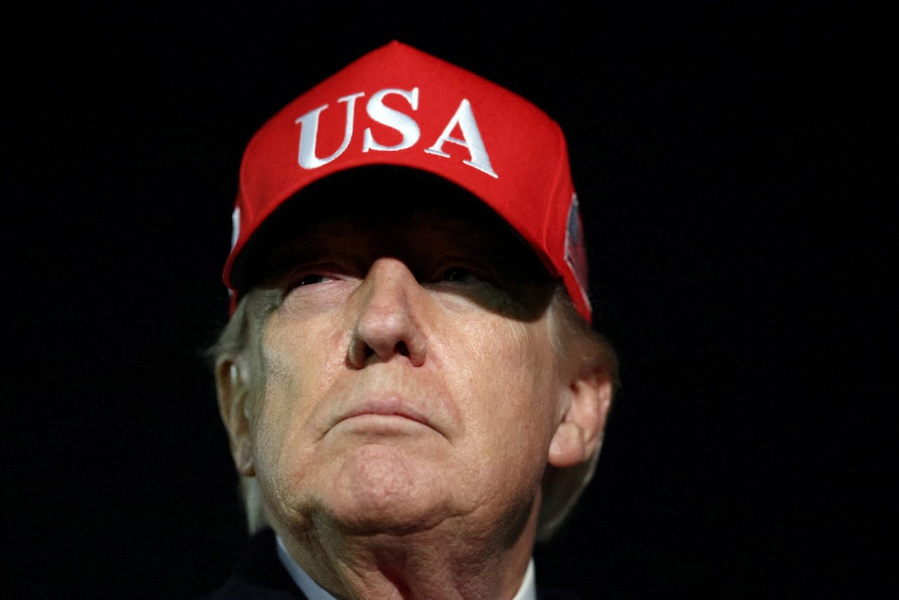 A Casa Branca nega acesso a repórteres da CNN, MS NOW e Politico após banimento de Trump