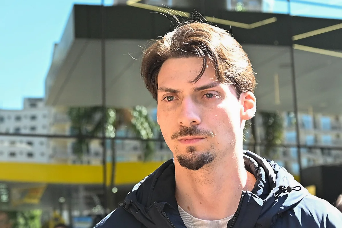 Jair Renan repassa parte de seu polpudo fundão a aliado