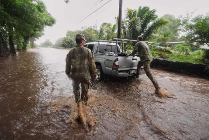 O furacão Nolo ainda ameaça o Havaí enquanto a Baixa da México se prepara para o grande furacão Polo