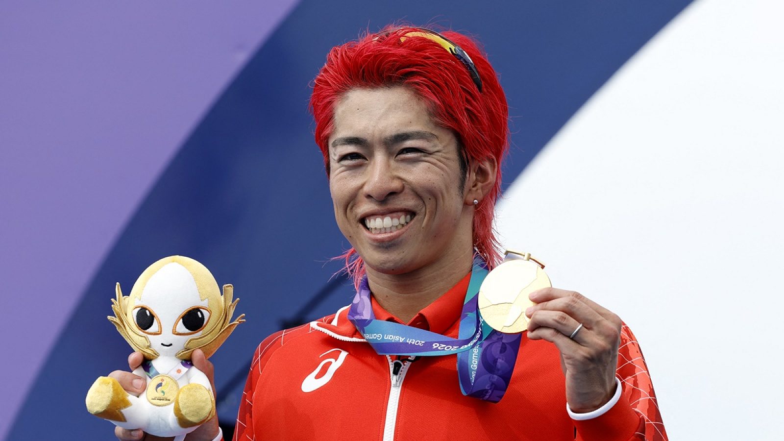 Takumi Hojo vence o triatlo masculino enquanto o Japão conquista a primeira medalha de ouro nos Jogos Asiáticos