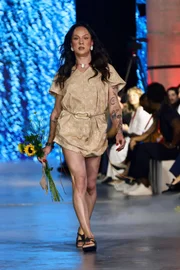 Mikaela Gomes, veterana do Metrópoles Catwalk, brilha no 3º dia de desfiles
