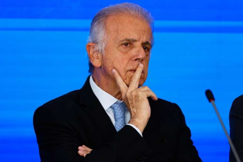 Ministro da Defesa tem celular clonado; golpistas pedem contribuição para suposto evento beneficente