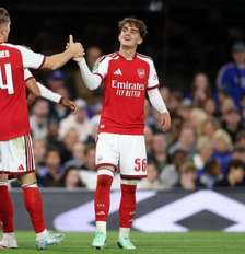 Momento do segundo gol marcado por Max Dowman na vitória do Arsenal - Foto: Alex Pantling/Getty Images / Jogada10