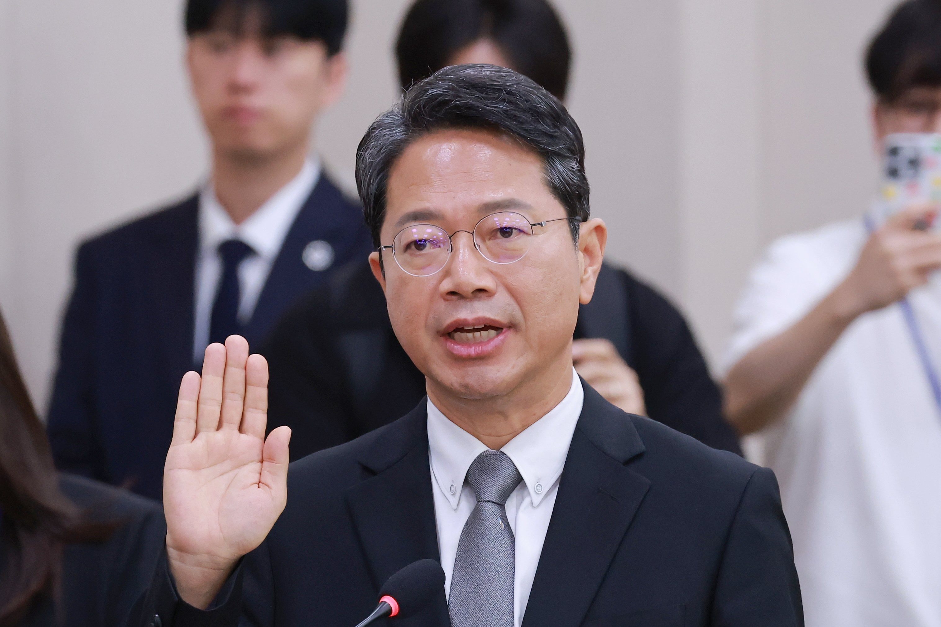 O candidato à nomeação para ministro da Justiça da Coreia do Sul se retirou devido ao escândalo envolvendo ensaios clínicos de medicamentos contra a Covid-19.