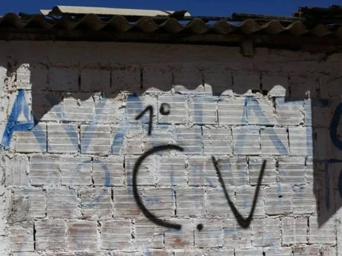Guerra de facções: jovem é sequestrado após escola e tem 6 dedos decepados