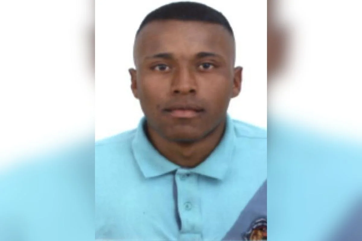 Foto colorida de homem que seria o principal suspeito de matar a companheira.