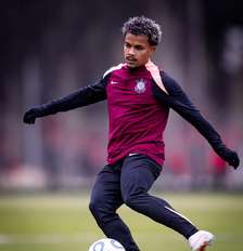 Imagem da matéria: Garro pede apoio a Memphis Depay: "Tem que estar perto dele"