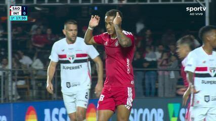 Vitinho perde chance claríssima para o Inter; veja
