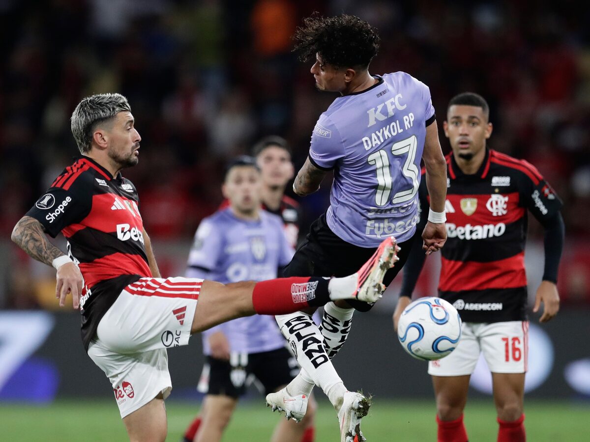 Flamengo busca empate com falha bizarra do goleiro do del Valle e vai à semifinal da Libertadores