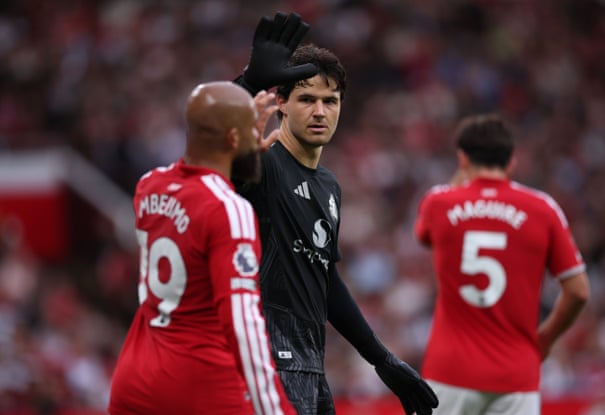 O calor está em Carrick, mas Wilcox deve compartilhar a culpa pelos problemas do Manchester United