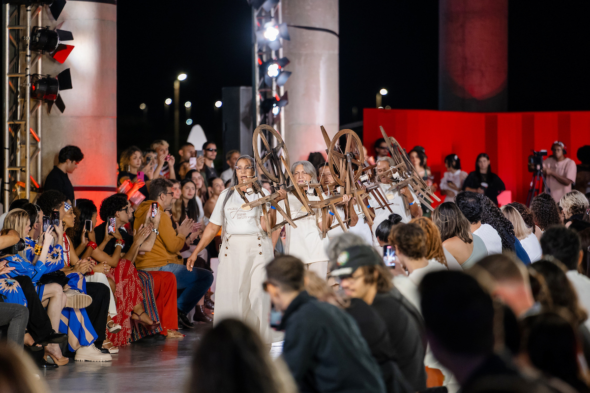 Participação do grupo feminino brasiliense Maria Vai Casoutras