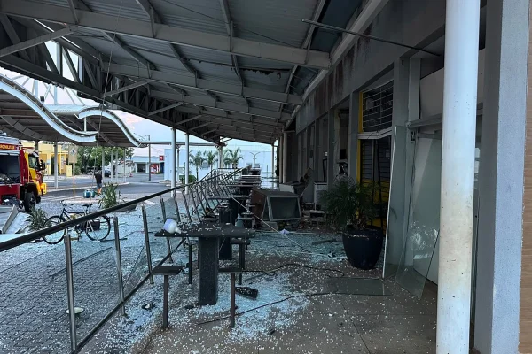 Homem tem 63% do corpo queimado após explosão em rodoviária de Goiás