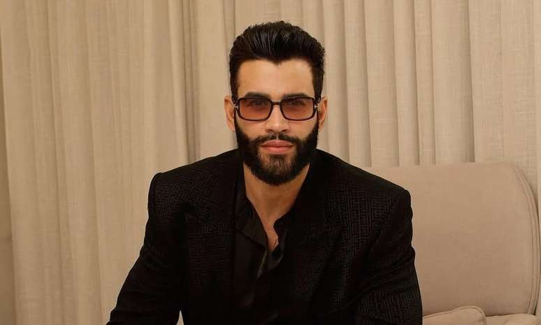 Gusttavo Lima muda visual e vira alvo de brincadeira entre fãs: 'Quase não reconheci'