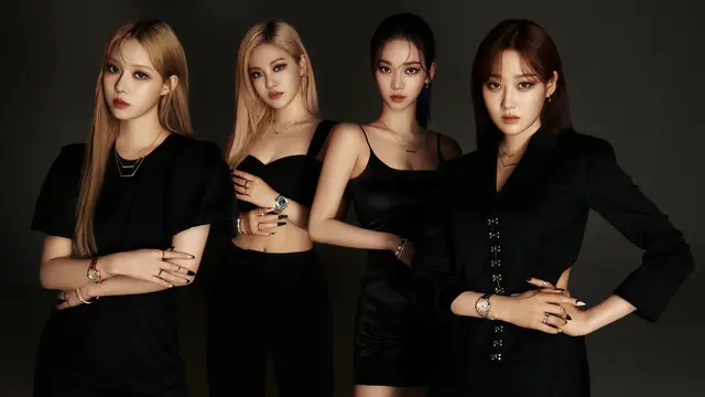 Pancarkan Aura Mewah, 7 Pesona aespa dengan Koleksi Chopard Ice Cube dan Alpine Eagle yang Ikonis