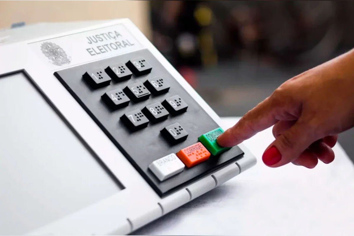 Imagem da matéria: Datafolha em PE: disputa acirrada pelo Senado tem candidatos empatados