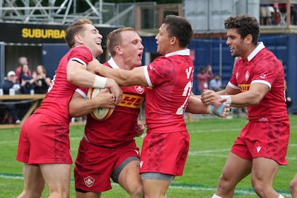 O jogador de hóquei canadense continua conquistando campeonatos em todo o mundo, décadas após deixar o lar