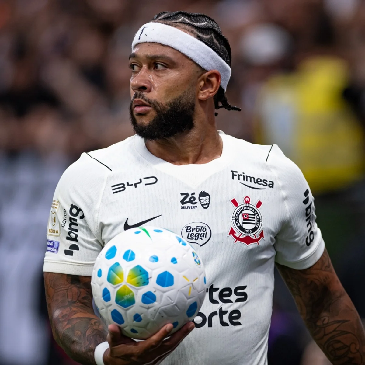 Memphis Depay é titular em Corinthians e Fluminense; veja escalações