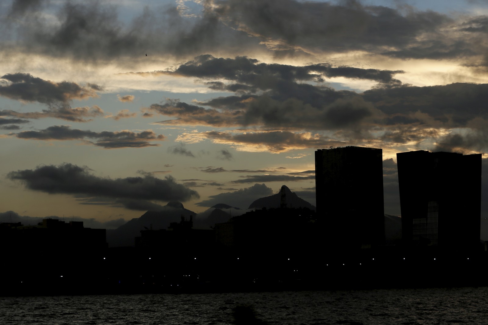 Chuva no Centro do Rio de Janeiro - Praça Mauá — Foto: Marcelo Theobald/ Agência O Globo