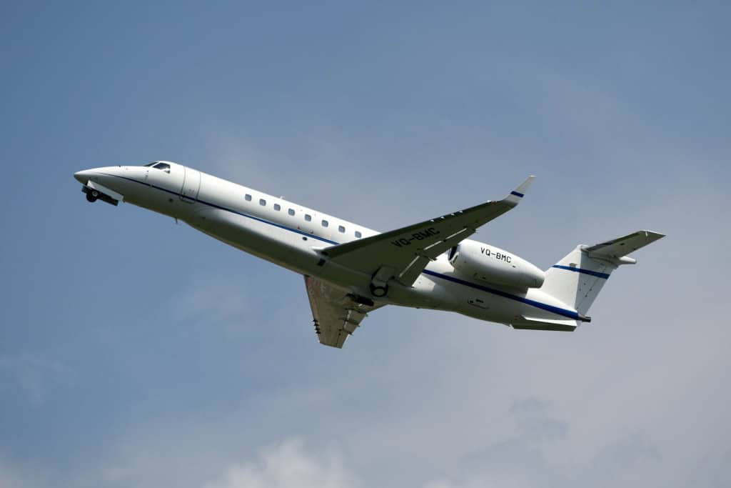Legacy 650: conheça o jato de Vorcaro usado por Flávio Bolsonaro e Moraes