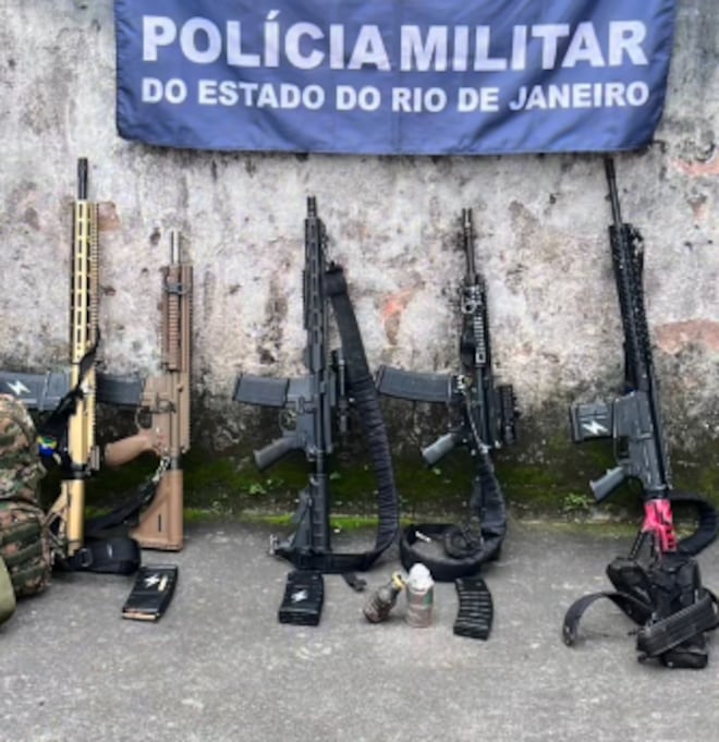 PM prende quatro traficantes e apreende cinco fuzis durante ação emergencial em Magé (RJ)