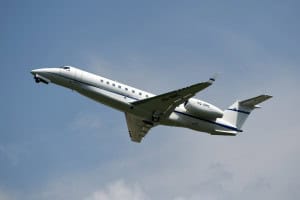 Legacy 650: conheça o jato de Vorcaro usado por Flávio Bolsonaro e Moraes