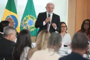 Lula ajusta tom contra Flávio e amplia "bondades" na reta final do 1º turno