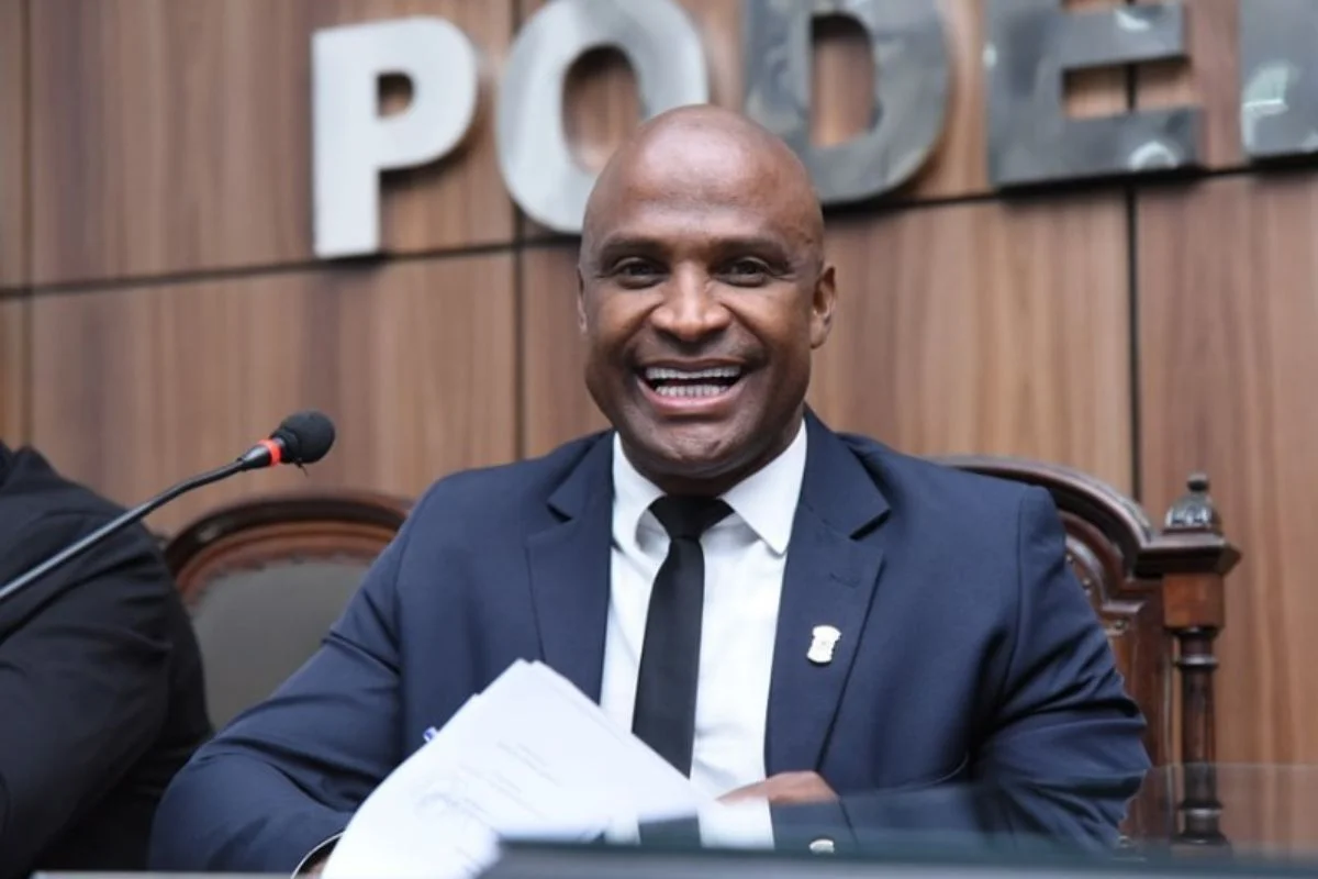 Imagem da matéria: Candidato no RJ mantém relação com CV, TCP e milícias, aponta PF