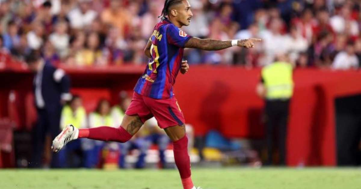 Com novo hat-trick de Raphinha, Barcelona vence o Sevilla fora de casa