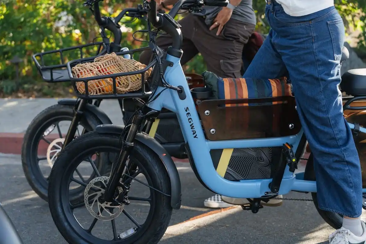 Imagem da matéria: Segway apresenta e-bike de carga com 117 km de autonomia e câmbio automático para uso urbano