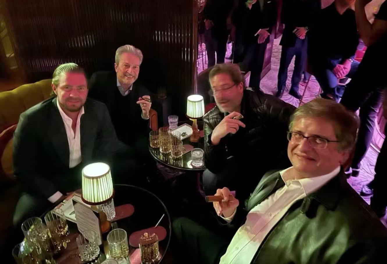 Foto no telefone de Daniel Vorcaro mostra Paulo Gonet fumando charuto com ex-banqueiro em Londres